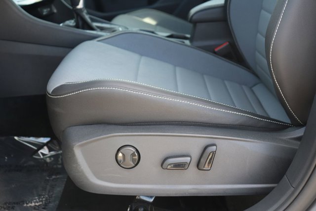 Used 2025 Volkswagen Jetta SE image 9