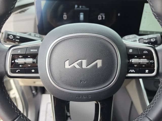 Used 2025 Kia Carnival EX FWD image 44