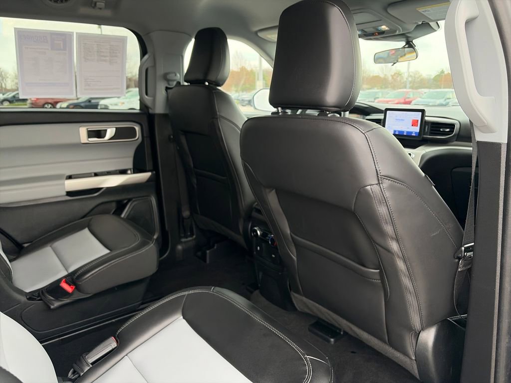 Used 2023 Ford Explorer XLT w/ Equipment Group 202A image 31