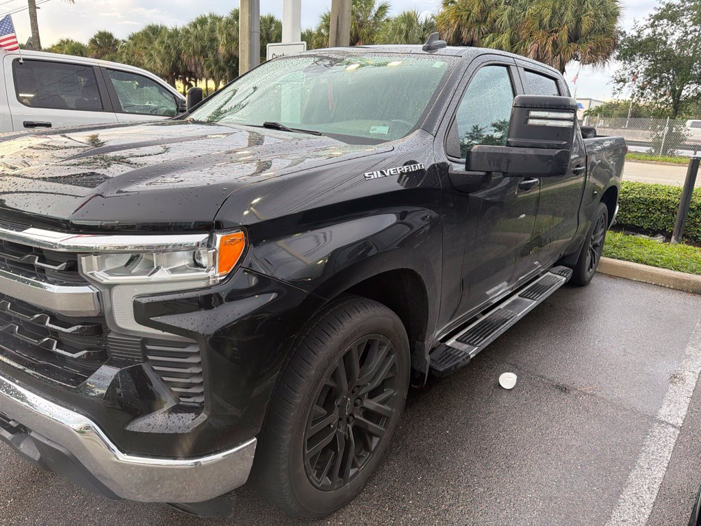 Used 2023 Chevrolet Silverado 1500 LT RWD image 2