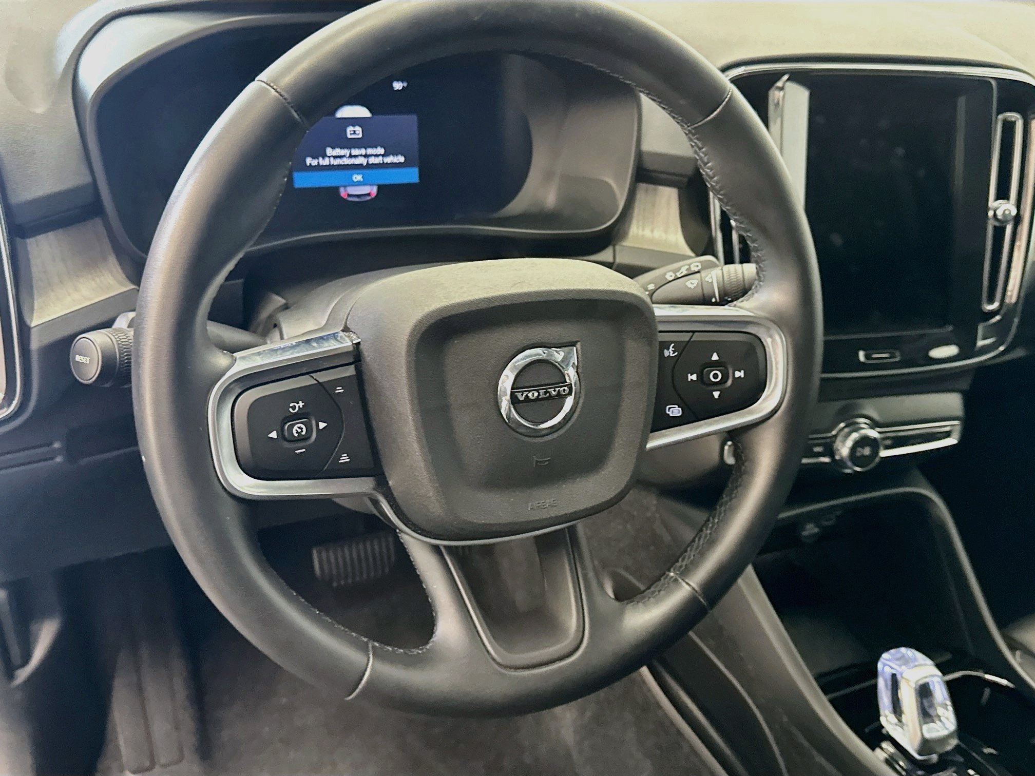 Used 2025 Volvo XC40 B5 Plus AWD/4WD image 18