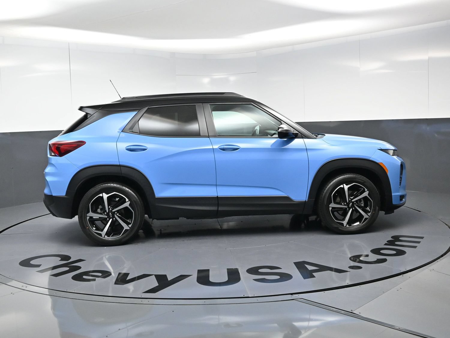 Used 2023 Chevrolet TrailBlazer RS w/ Sun and Liftgate Package FWD image 10