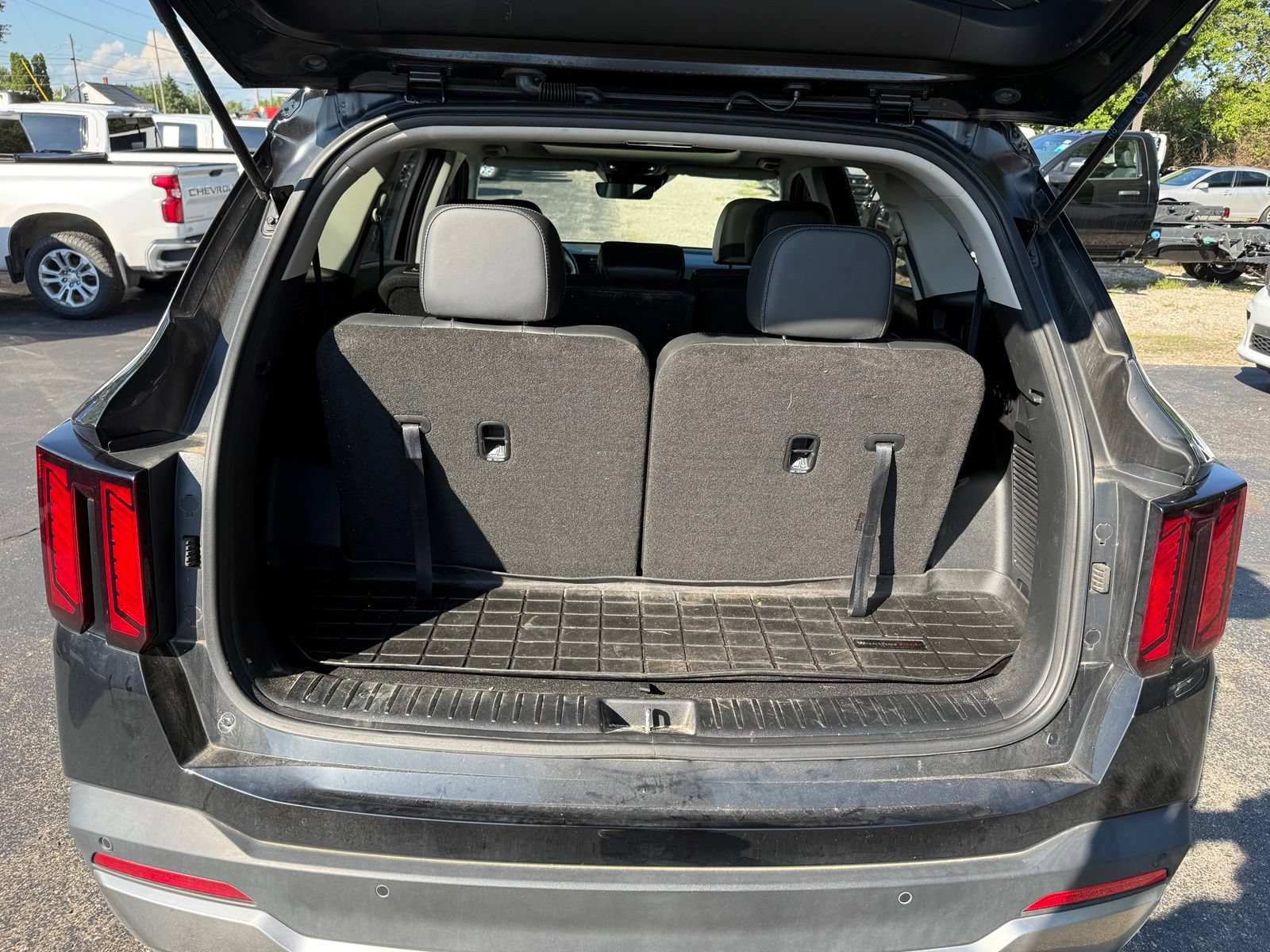 Used 2025 Kia Sorento S w/ Panoramic Sunroof Package FWD image 8