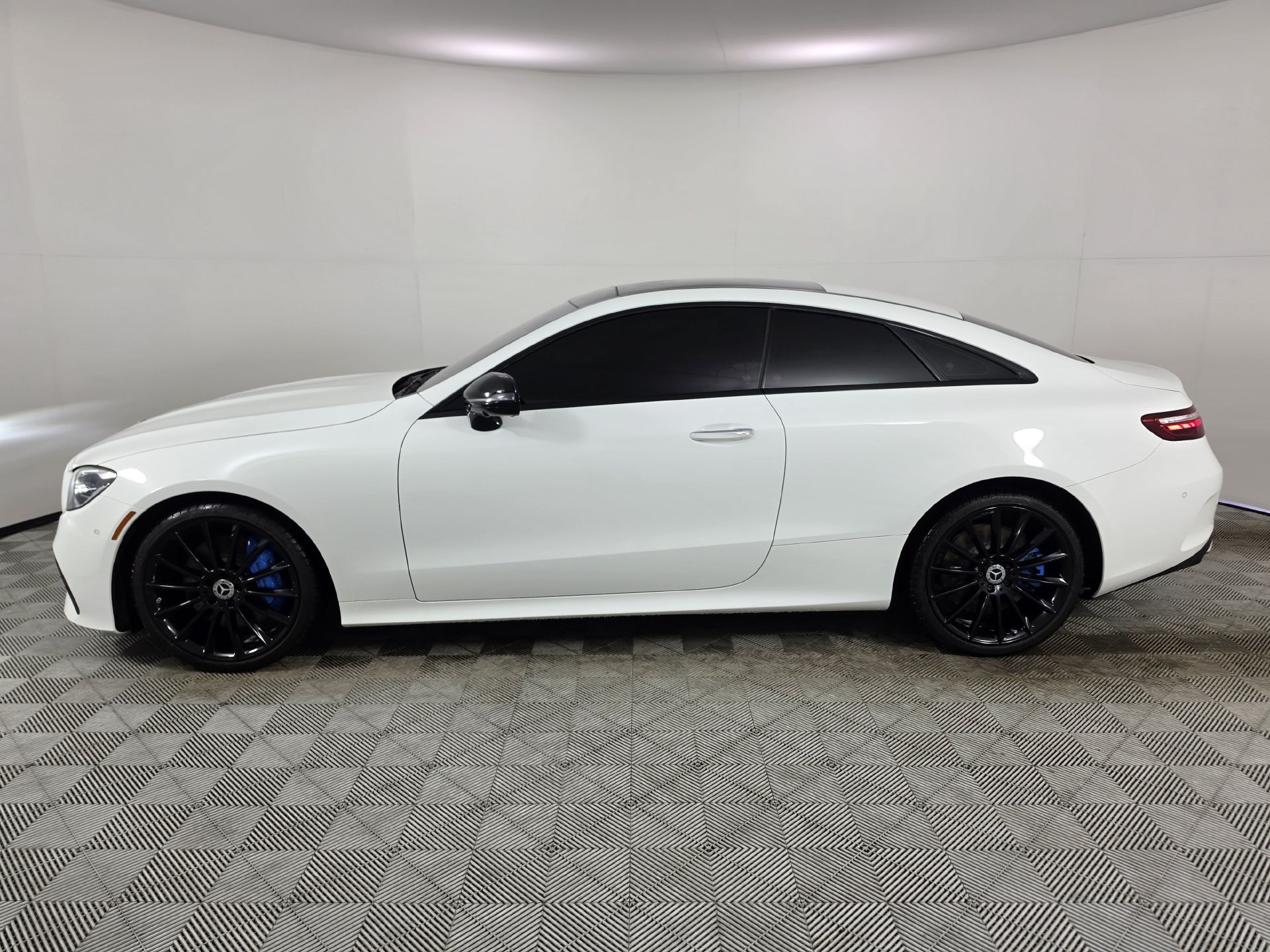 Used 2022 Mercedes-Benz E 450 Coupe image 31