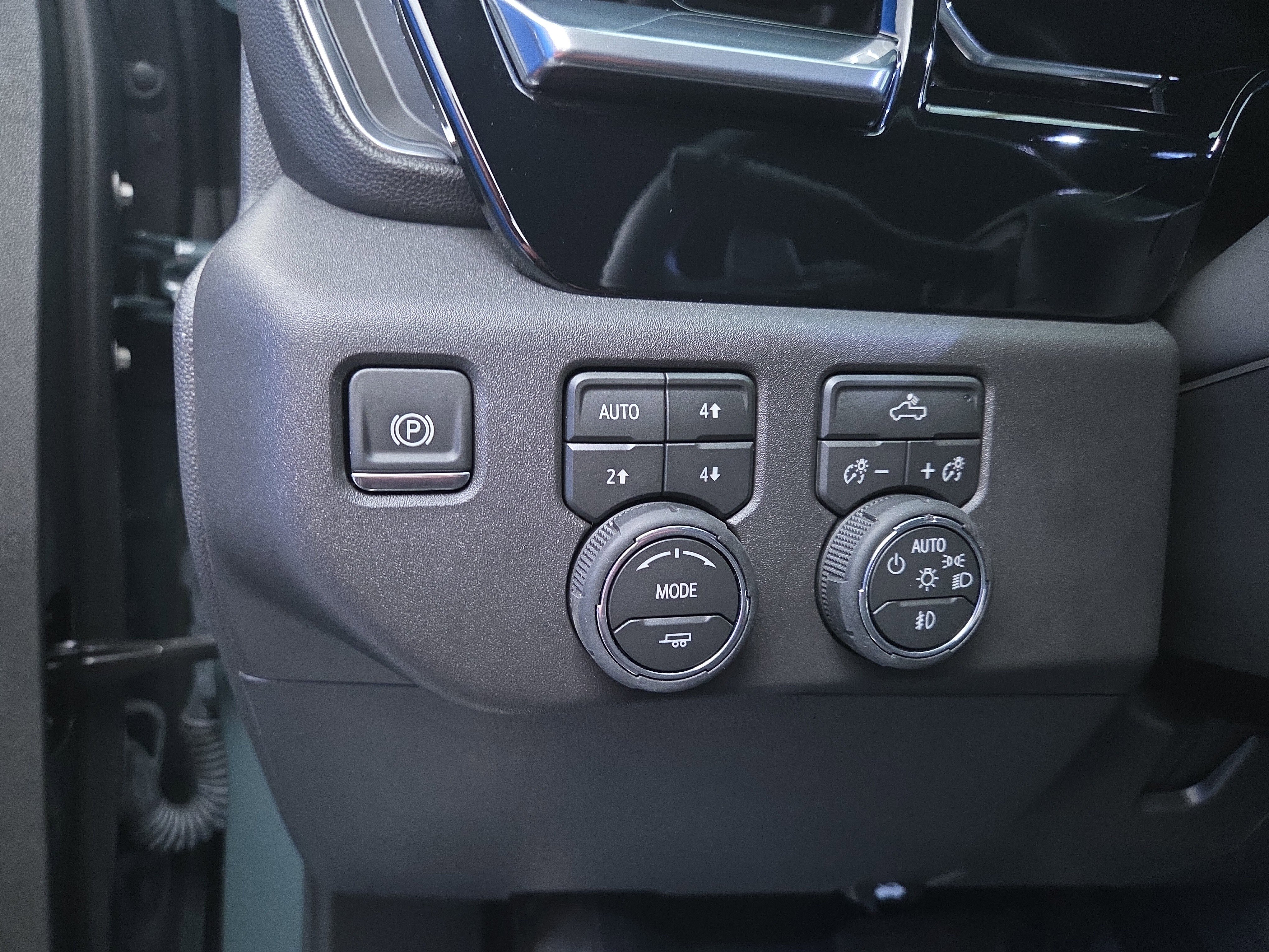 Used 2026 Chevrolet Silverado 1500 LT Trail Boss w/ Convenience Package II AWD/4WD image 13