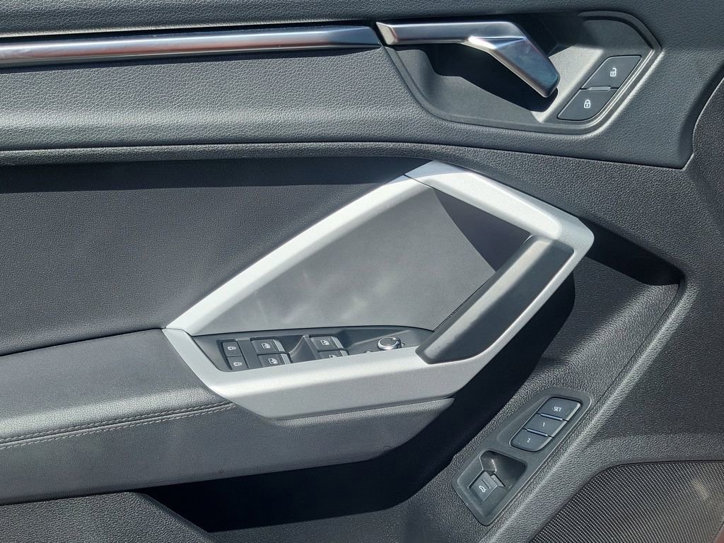 Used 2024 Audi Q3 2.0T Premium image 11