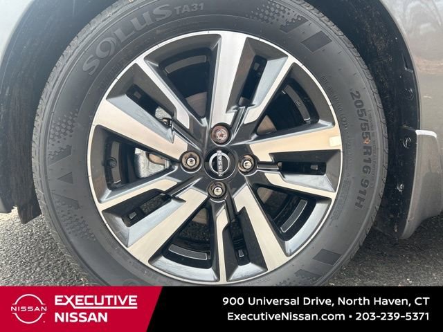 Used 2025 Nissan Versa SV w/ Trunk Package image 9