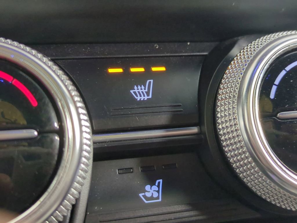 Used 2023 Genesis G70 2.0T w/ Sport Prestige Package image 27