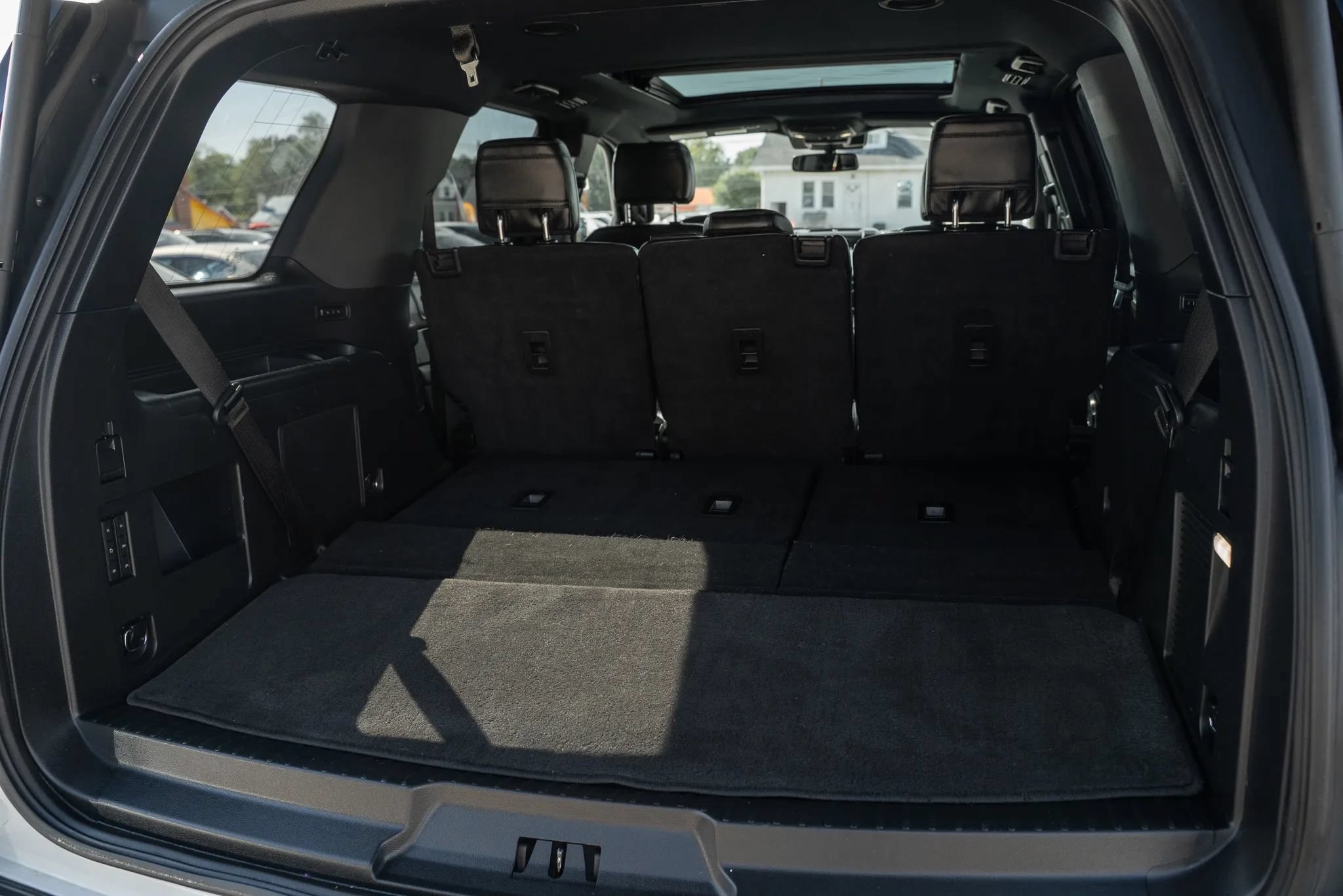 Used 2018 Ford Expedition Limited w/ Equipment Group 302A AWD/4WD image 12