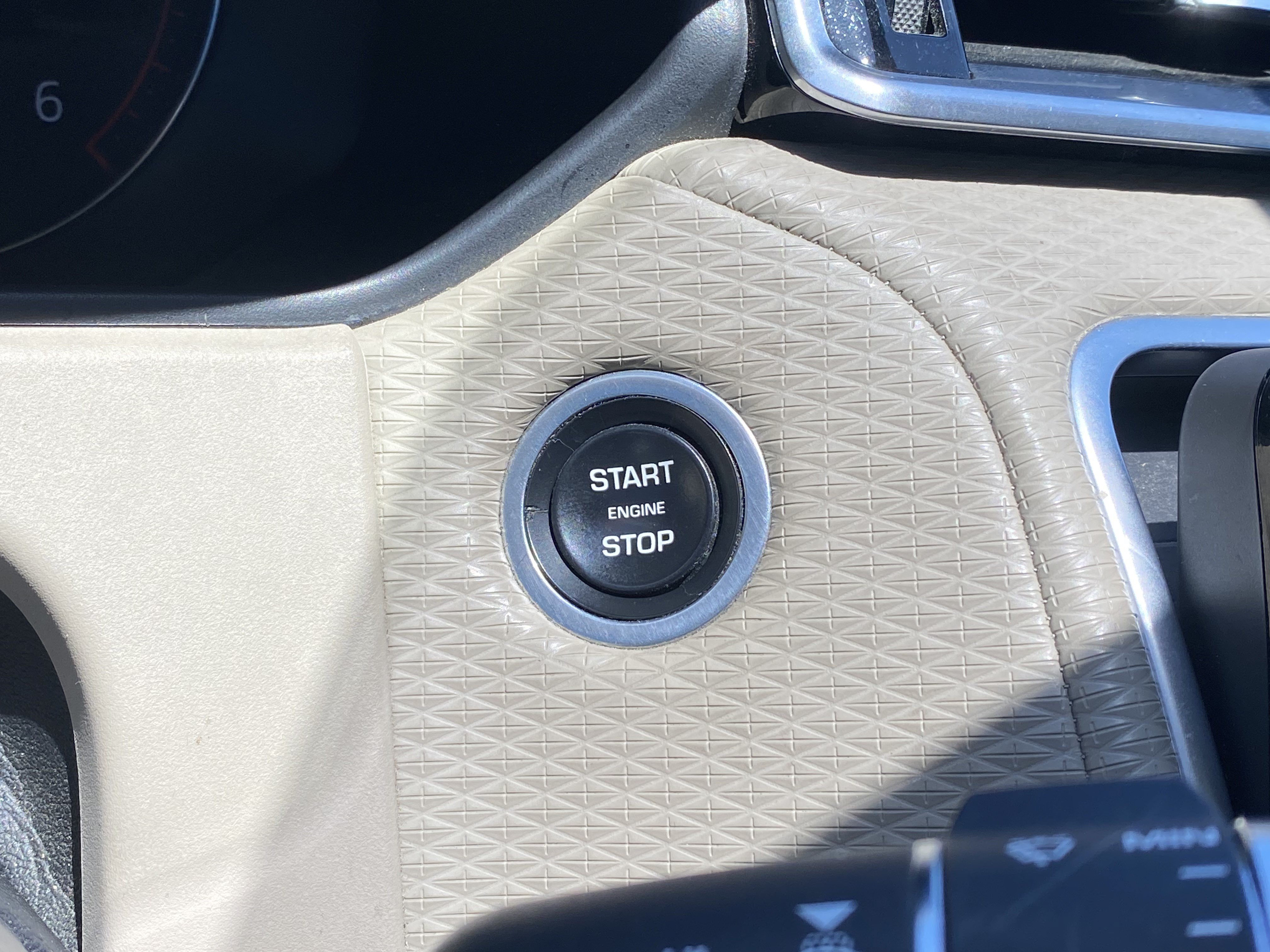 Used 2019 Land Rover Range Rover Velar S AWD/4WD image 8