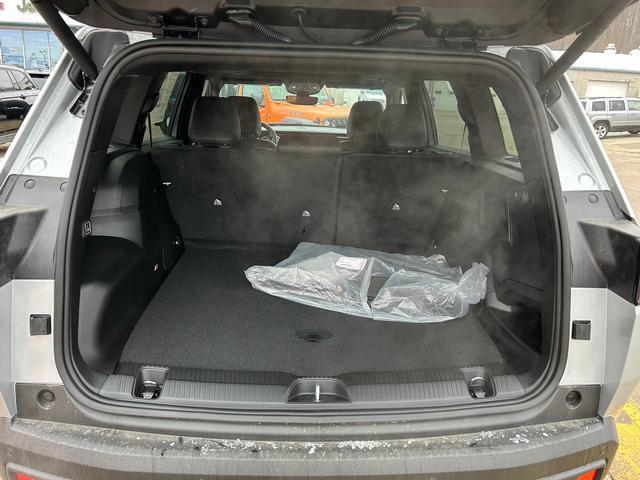 New 2026 Jeep Cherokee Overland image 19