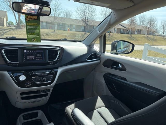 Used 2023 Chrysler Voyager LX image 22