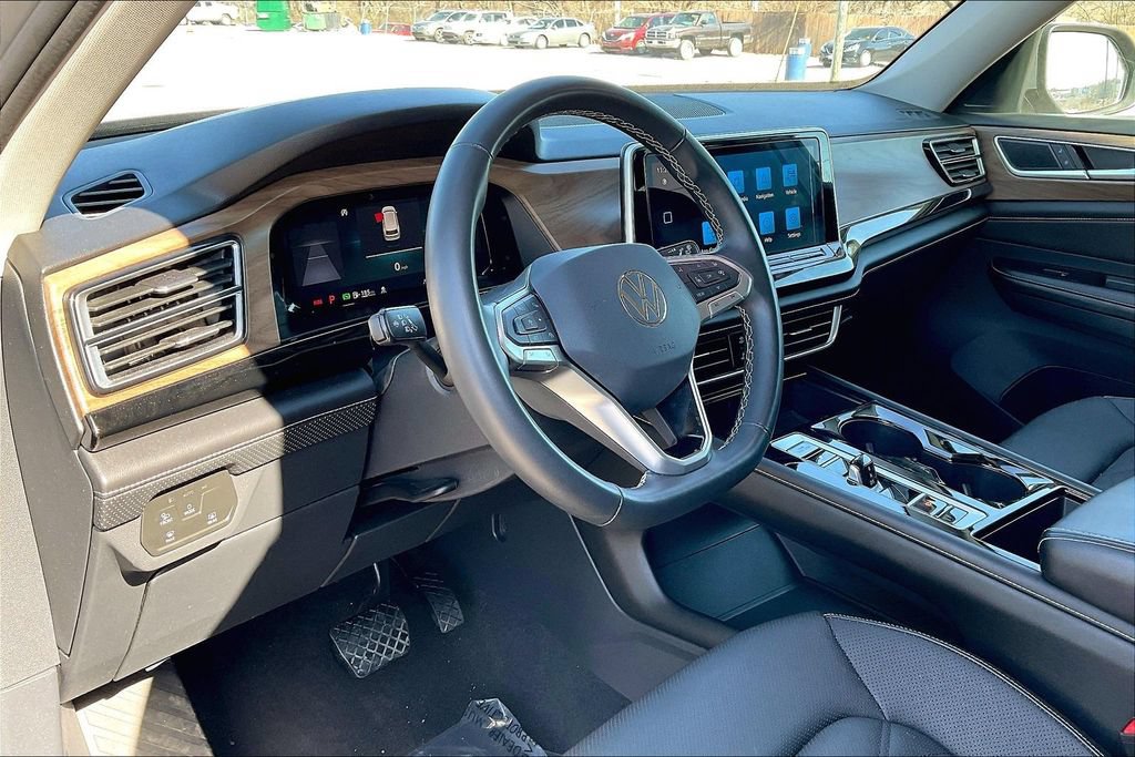 Used 2024 Volkswagen Atlas SE AWD/4WD image 8