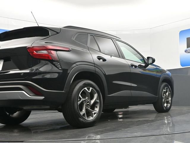 Used 2025 Chevrolet Trax LT w/ LT Convenience Package image 21