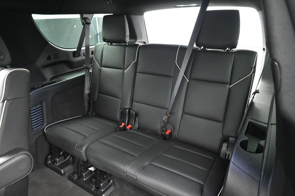 Used 2024 Cadillac Escalade ESV Premium Luxury AWD/4WD image 17