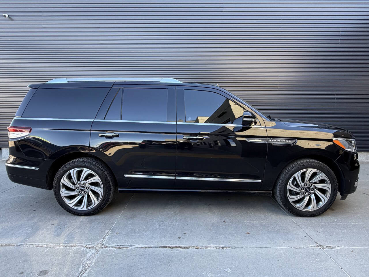 Used 2022 Lincoln Navigator Reserve AWD/4WD image 11