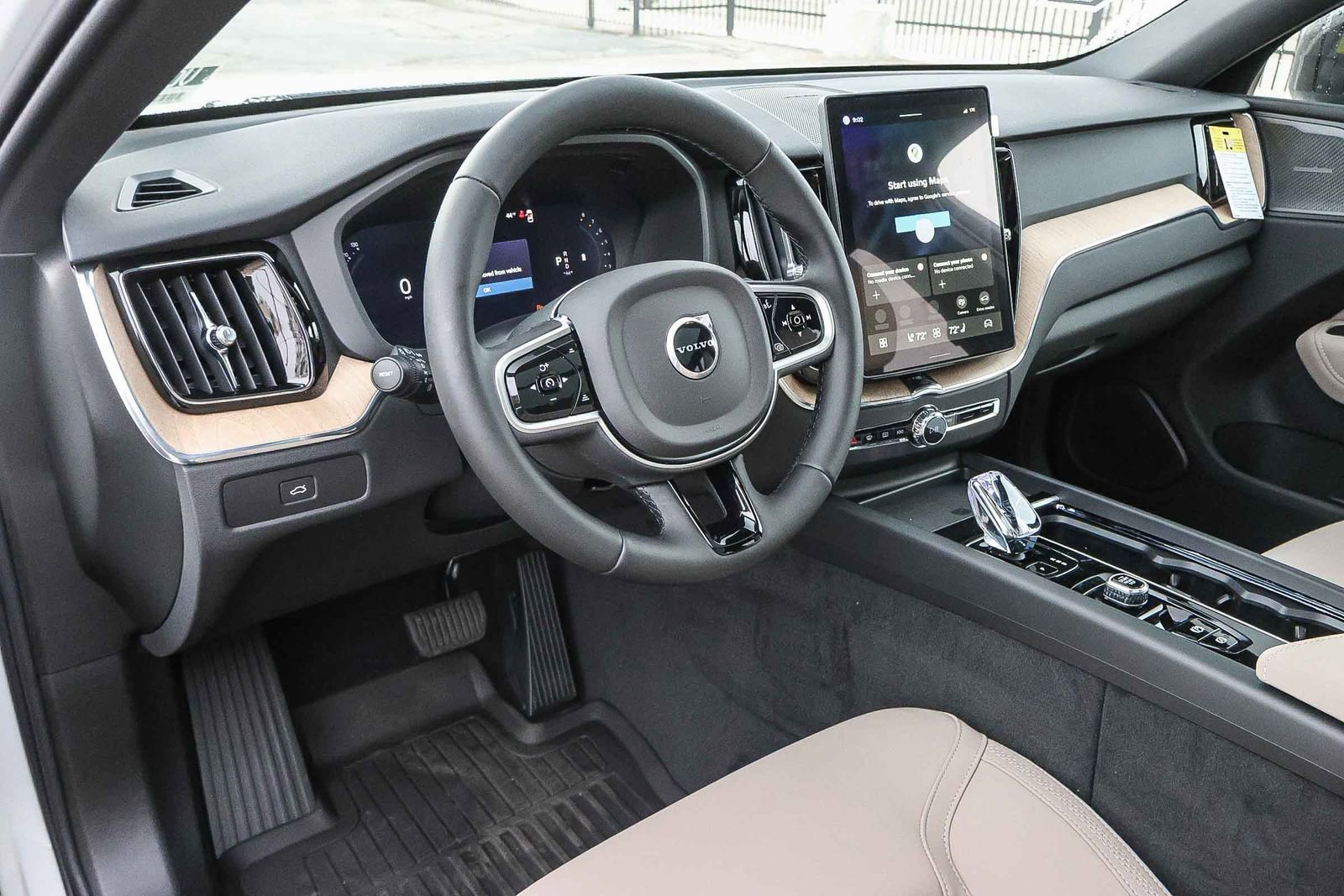 New 2026 Volvo XC60 B5 Plus w/ Climate Package PRO image 30