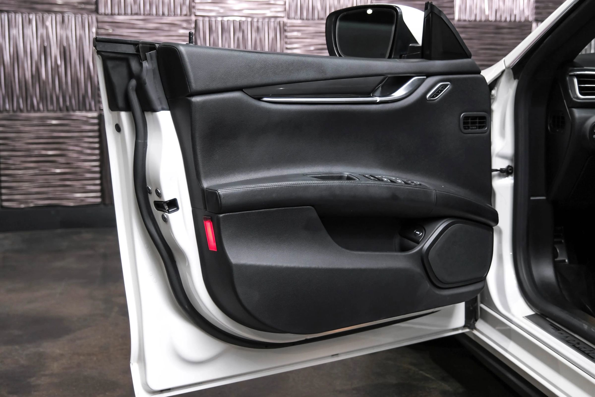 Used 2016 Maserati Ghibli S image 41