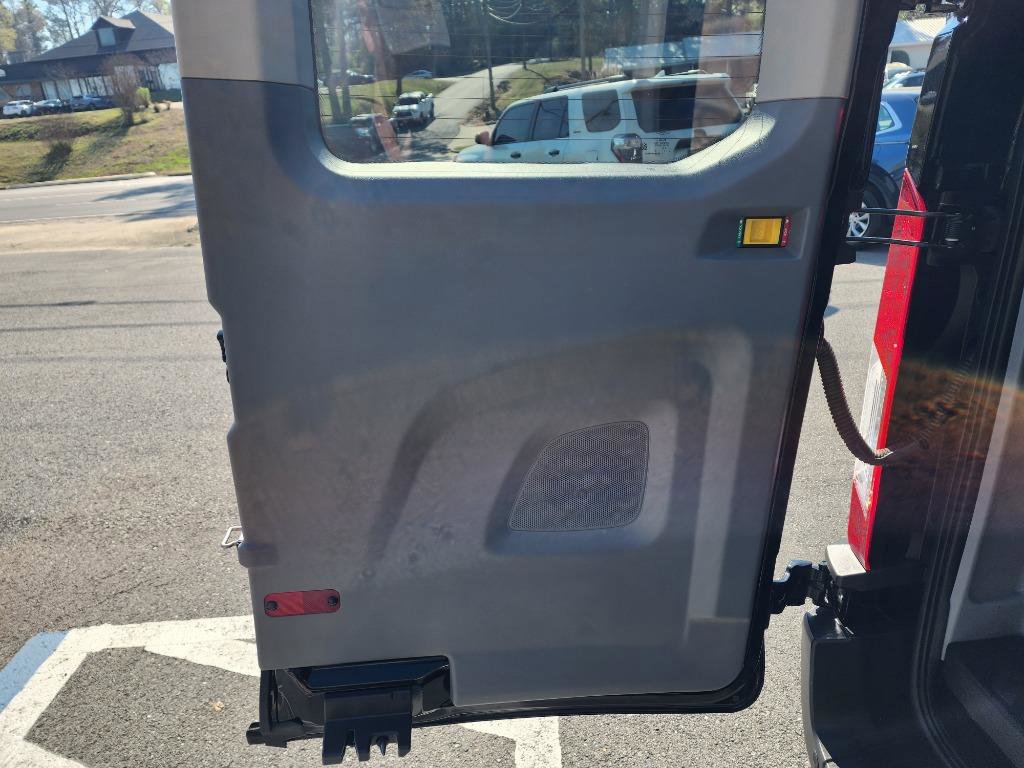 Used 2018 Ford Transit 150 XL image 7