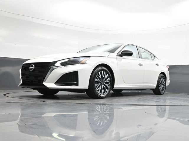 Used 2025 Nissan Altima 2.5 SV FWD image 39