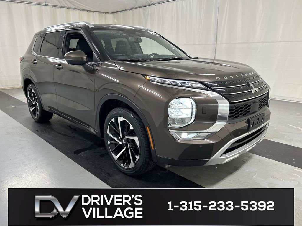 Used 2024 Mitsubishi Outlander SEL image 1