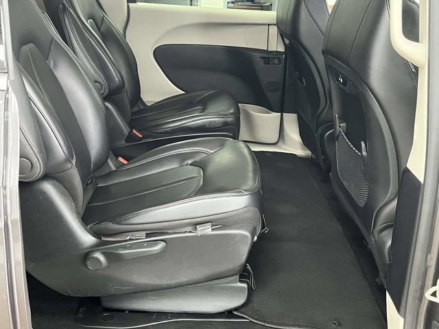 Used 2023 Chrysler Pacifica Touring-L FWD image 25