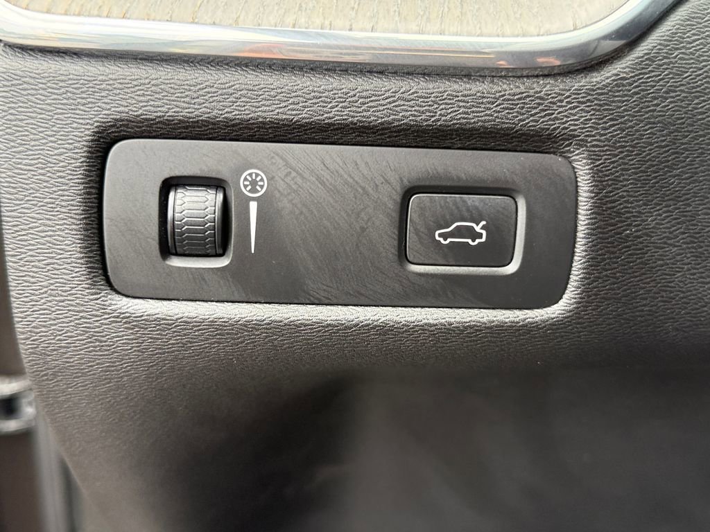 Used 2018 Volvo XC60 T6 Inscription w/ Convenience Package AWD/4WD image 23