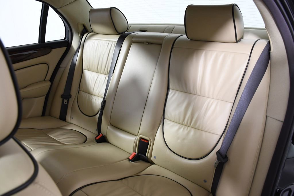 Used 2009 Jaguar XJ8 image 35