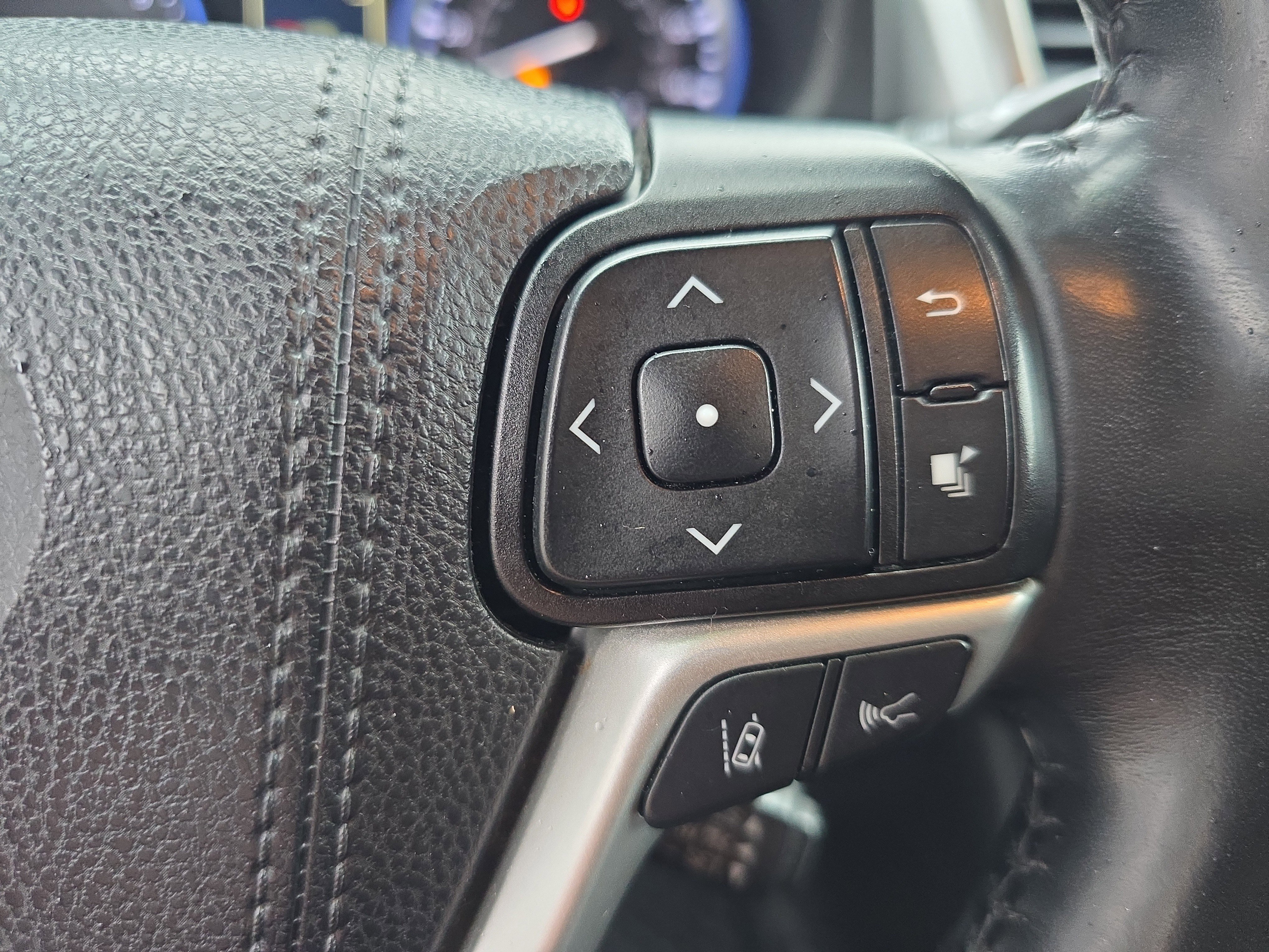 Used 2019 Toyota Highlander XLE image 23