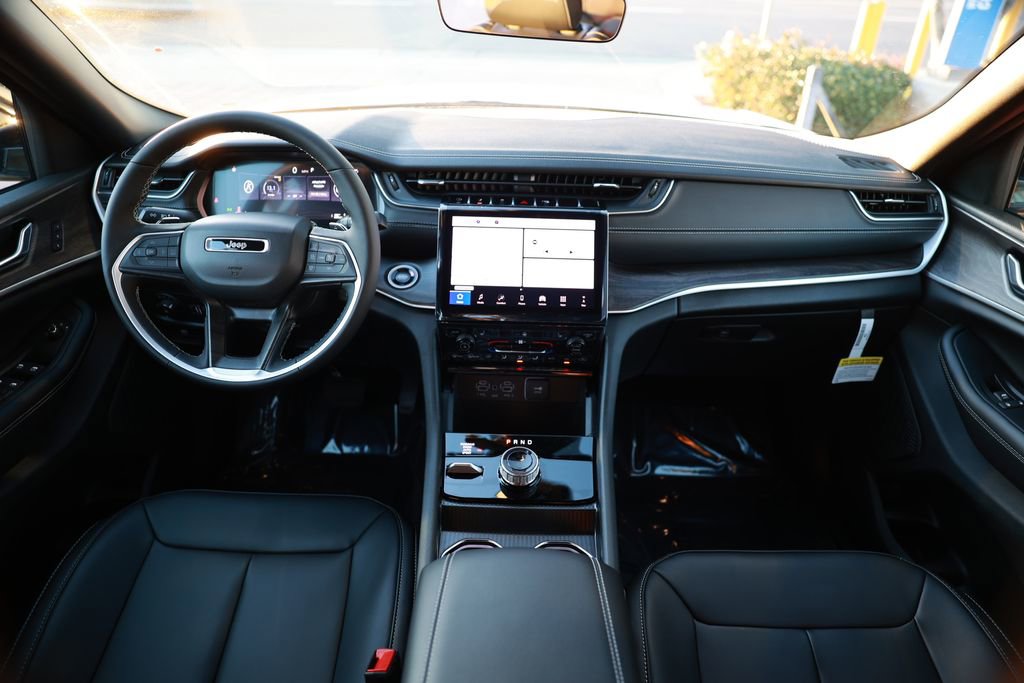 New 2025 Jeep Grand Cherokee Limited w/ Black Appearance Package AWD/4WD image 19
