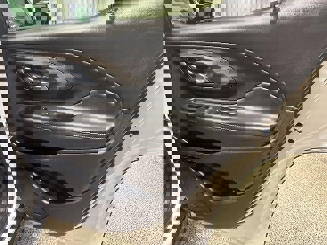 Used 2024 GMC Terrain SLE w/ Driver Convenience Package image 23