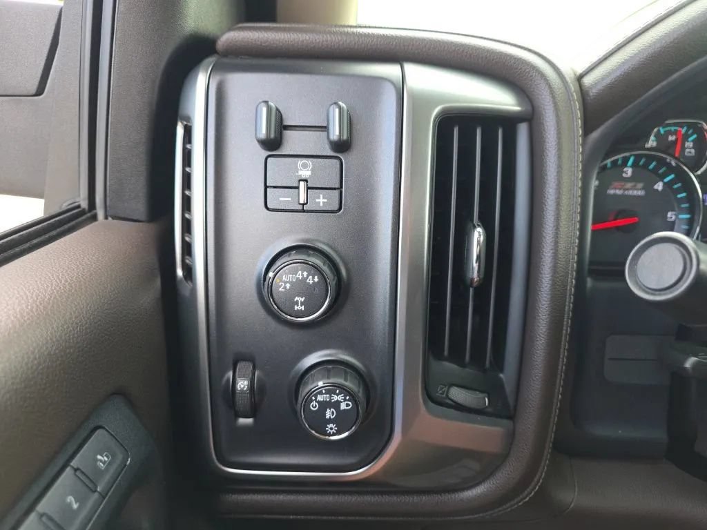 Used 2017 Chevrolet Silverado 1500 LTZ Z71 AWD/4WD image 28