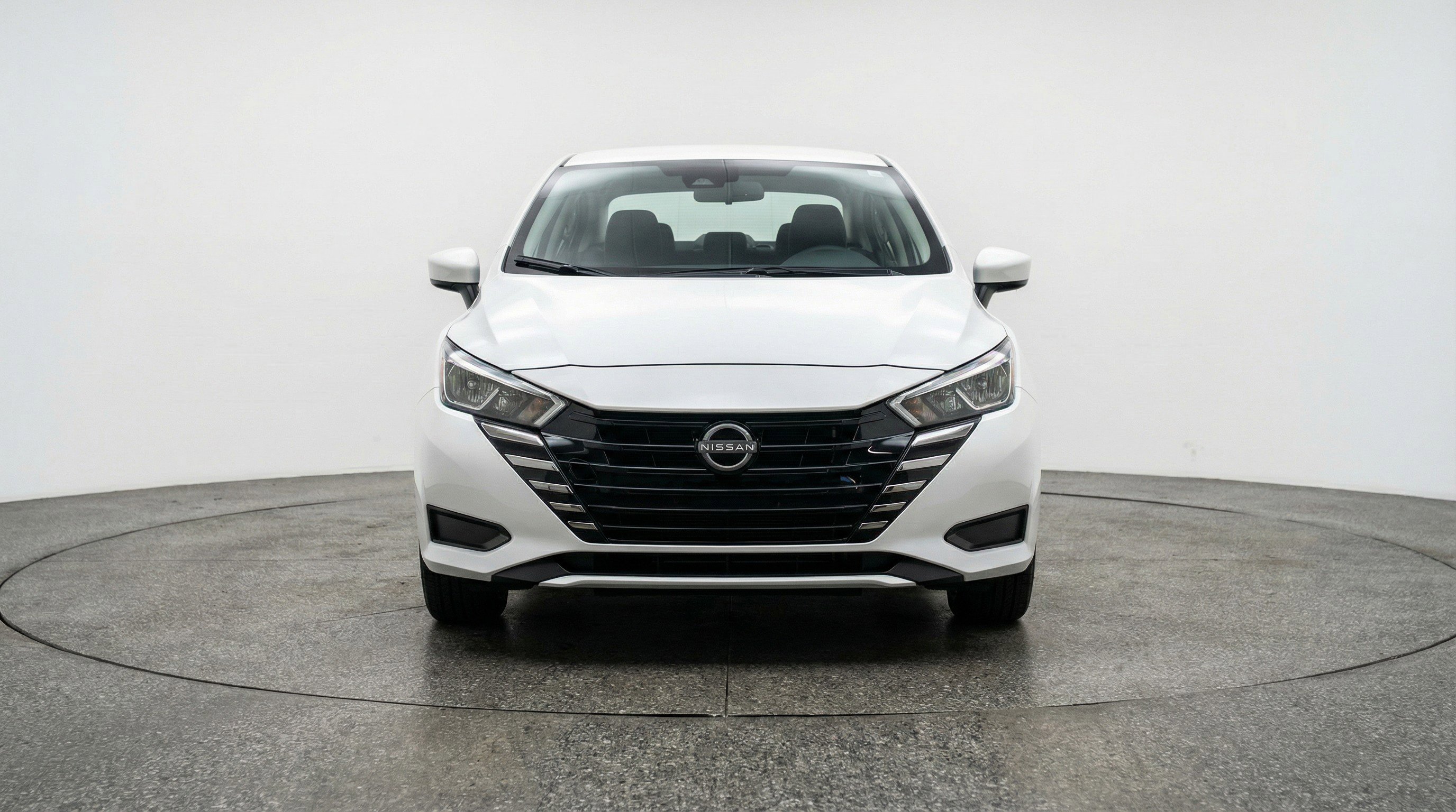 Used 2025 Nissan Versa SV image 2