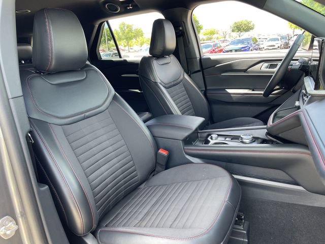 Used 2025 Ford Explorer ST-Line w/ ST-Line Street Pack AWD/4WD image 27