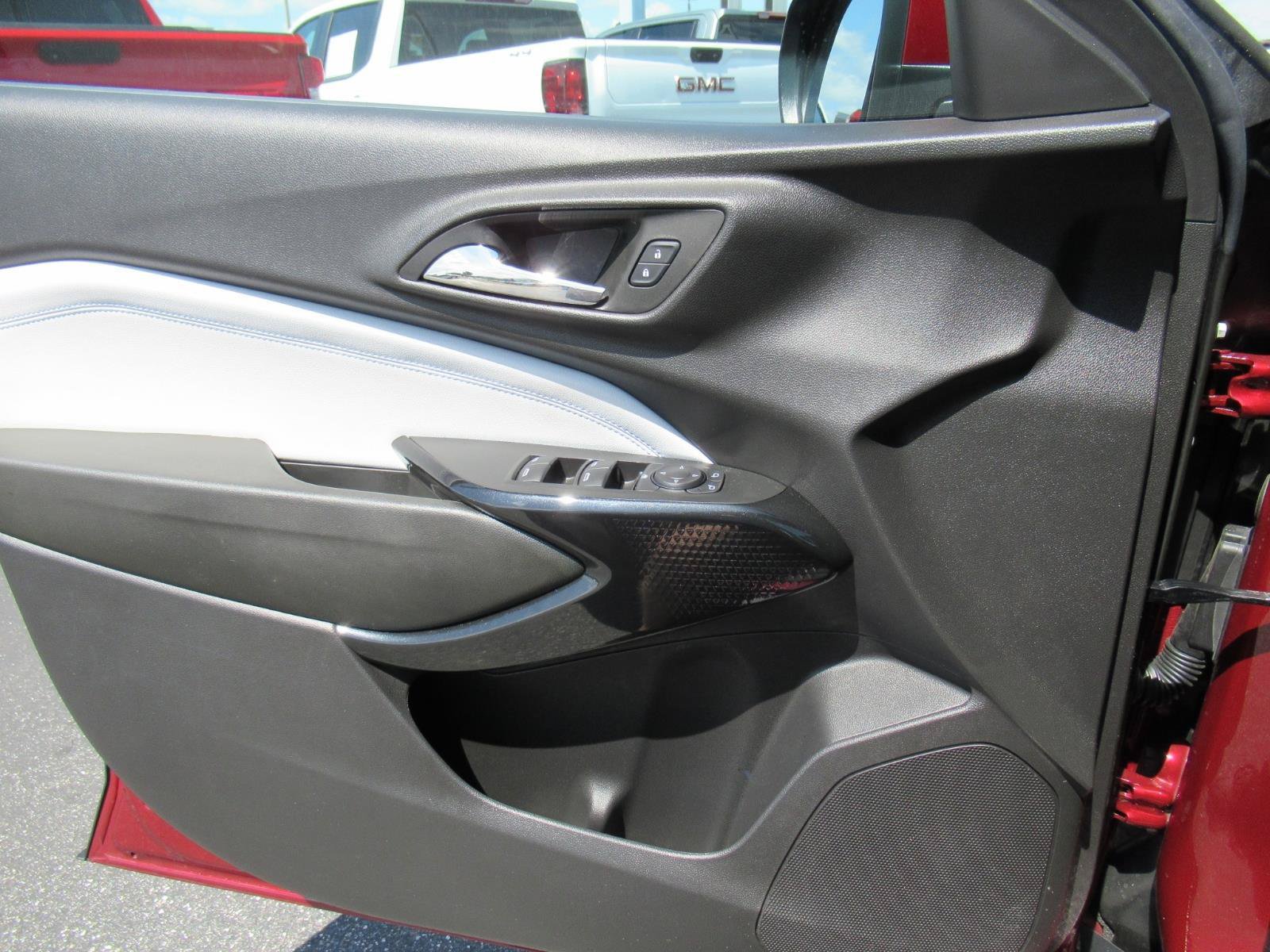 Certified 2024 Chevrolet Trax LT FWD image 18