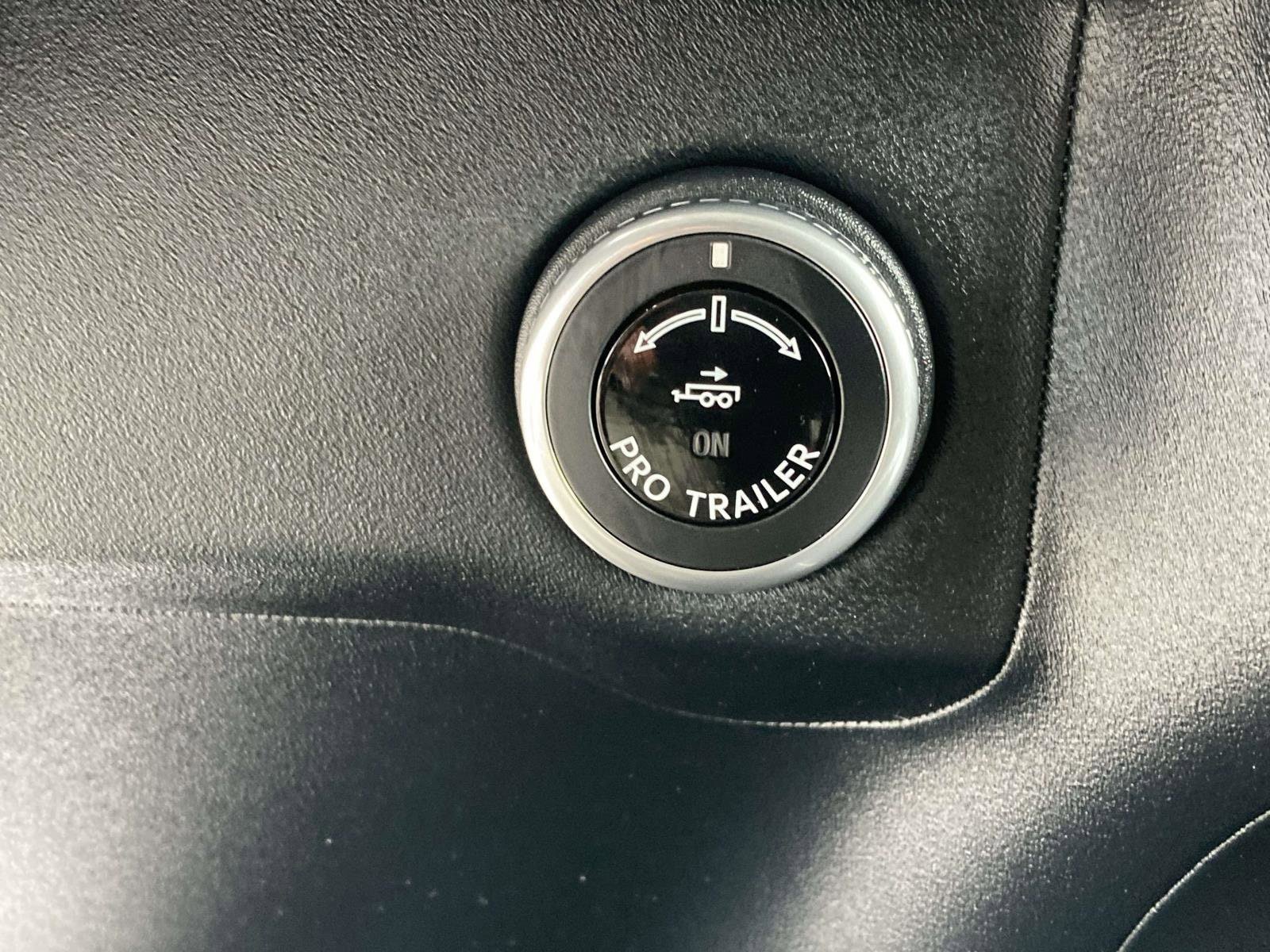 Used 2025 Lincoln Navigator Reserve image 32