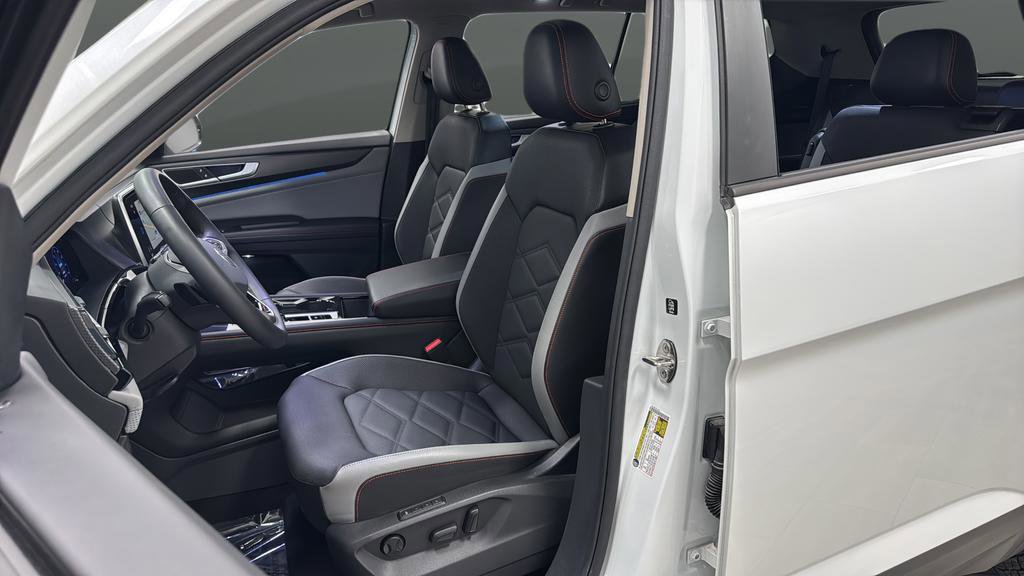 Used 2024 Volkswagen Atlas Peak Edition SEL image 9