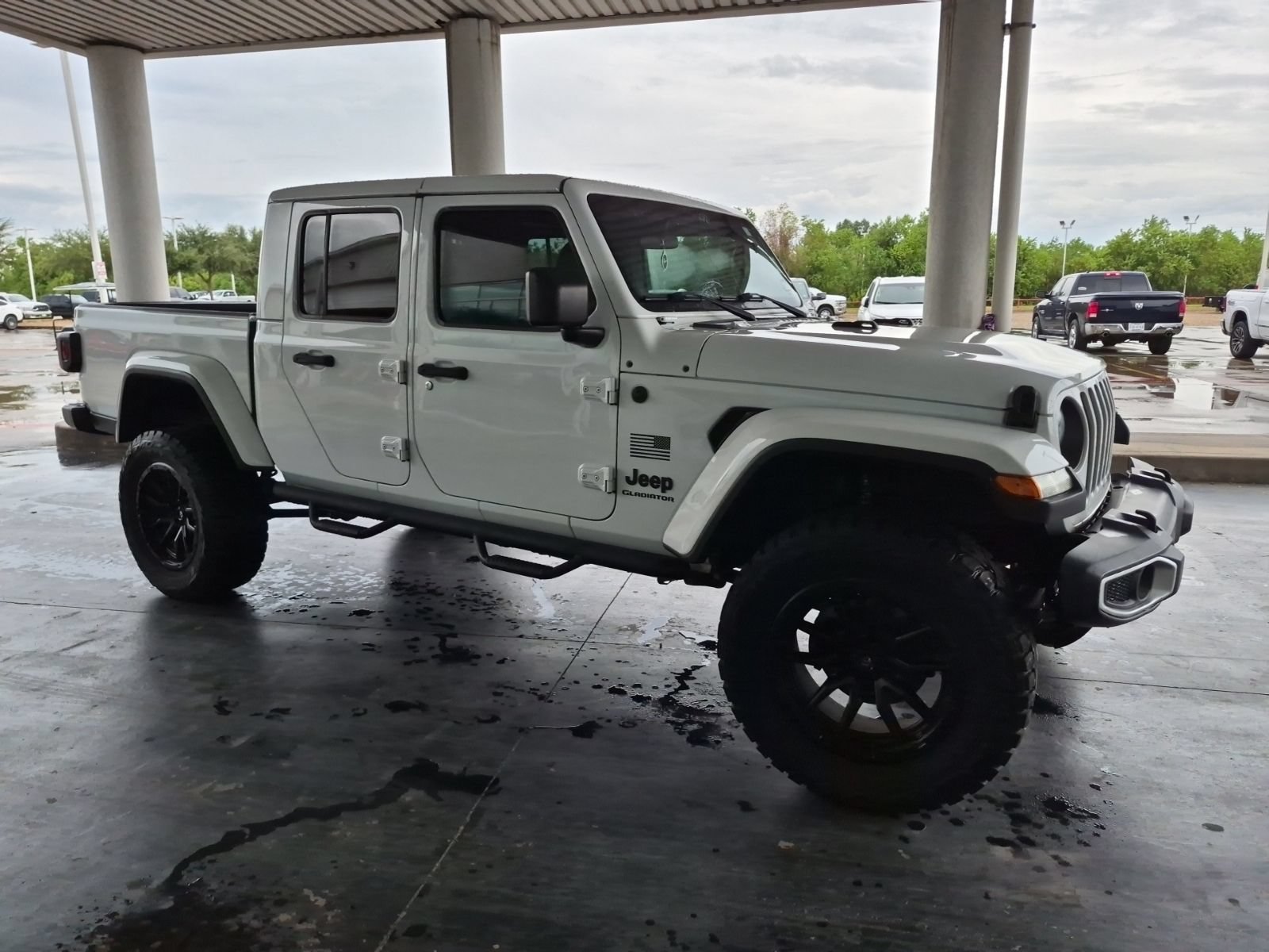Used 2020 Jeep Gladiator Sport AWD/4WD image 4