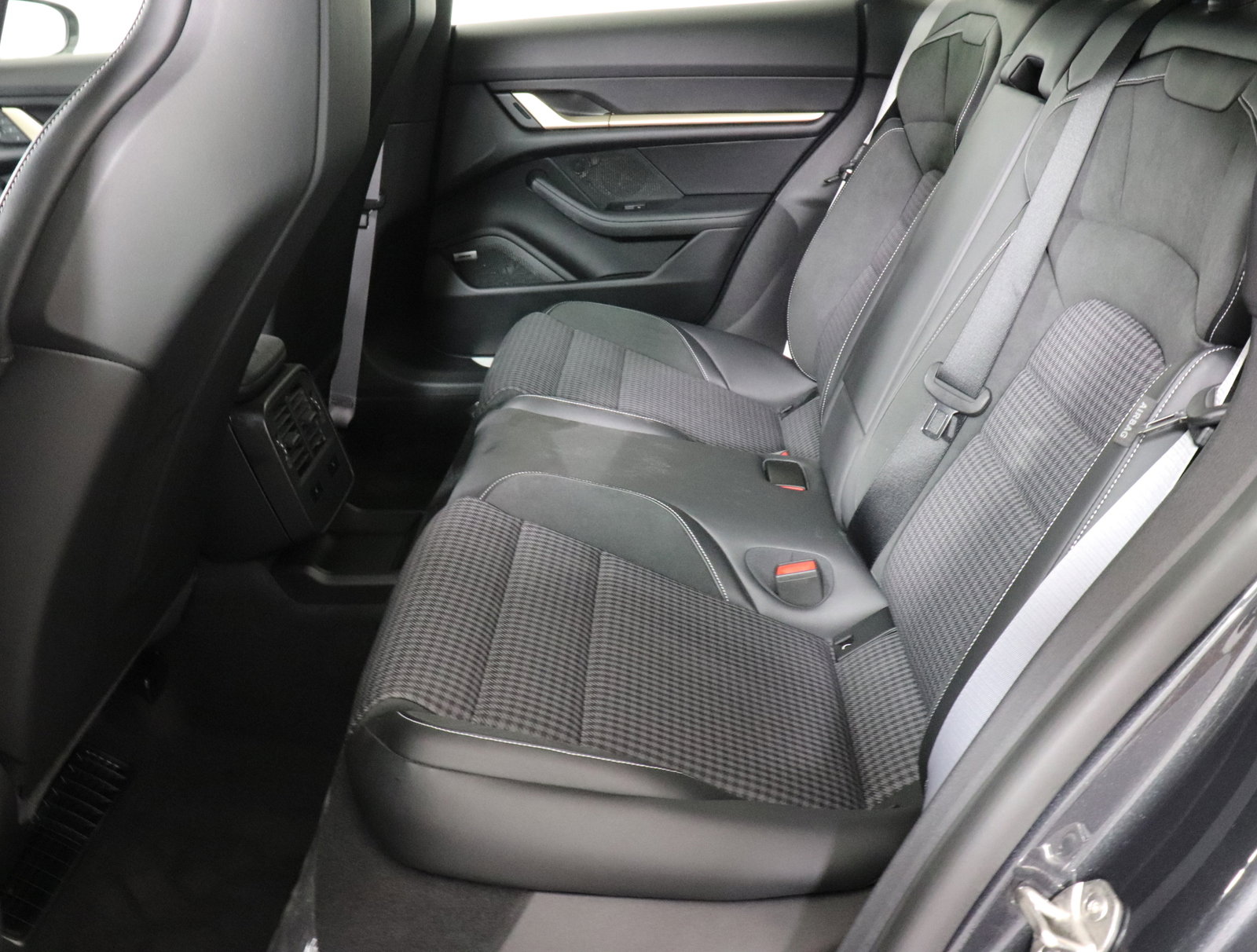 Used 2025 Porsche Taycan 4S image 22