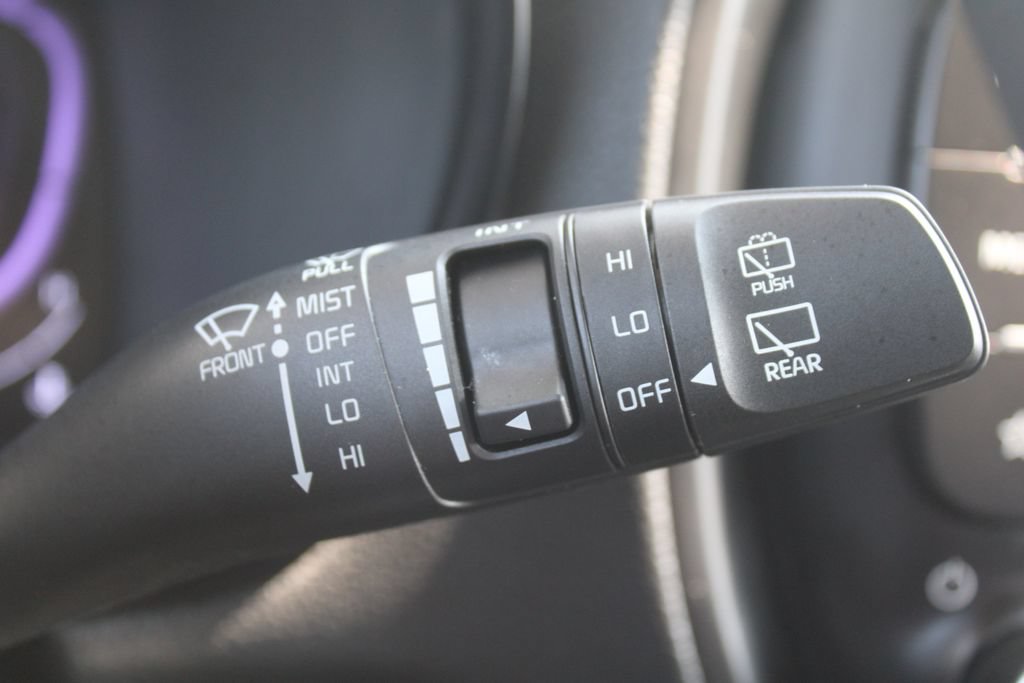 Certified 2025 Kia Soul LX w/ LX Technology Package FWD image 30