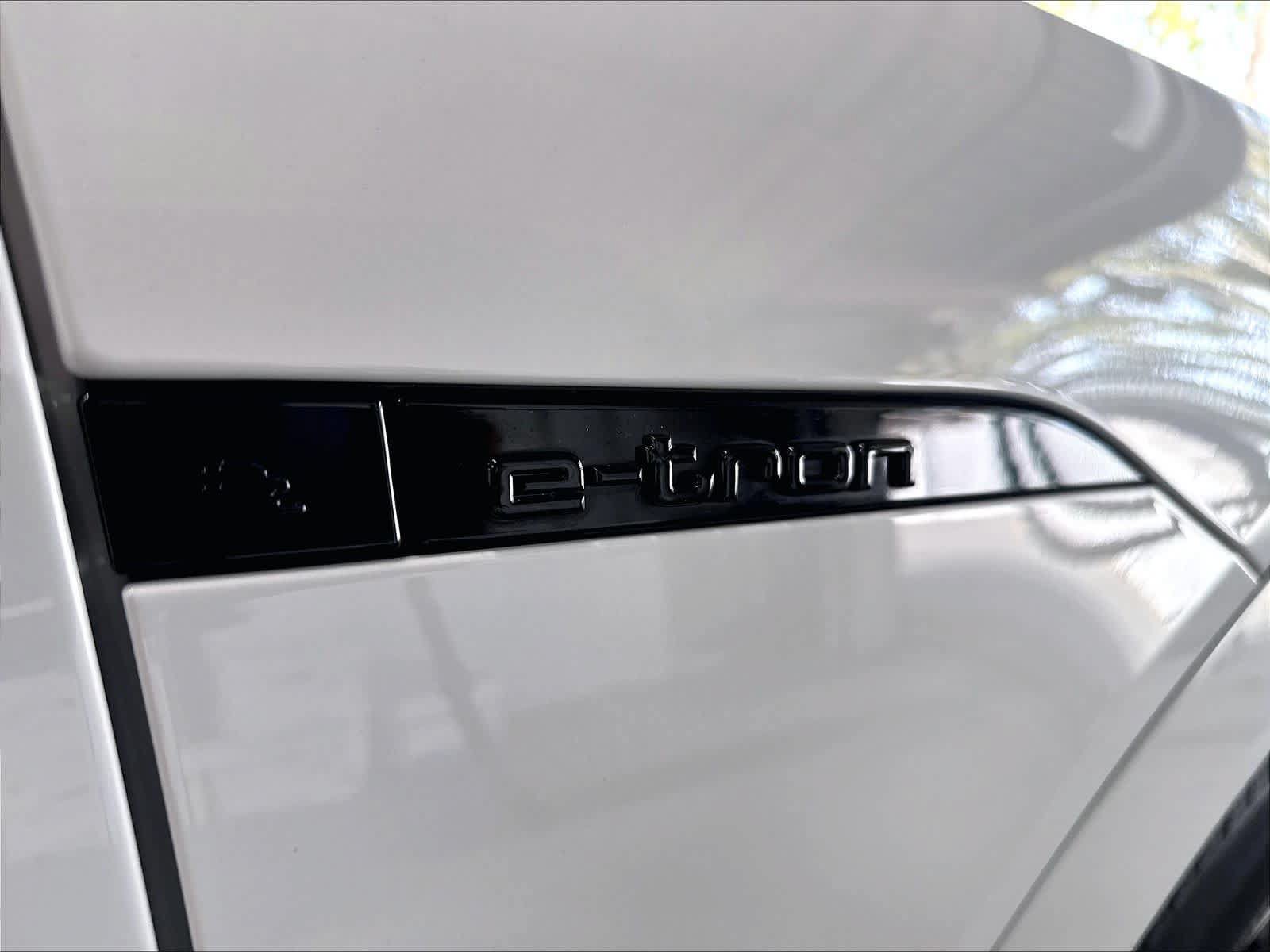 Used 2024 Audi Q8 e-tron Premium Plus AWD/4WD image 25