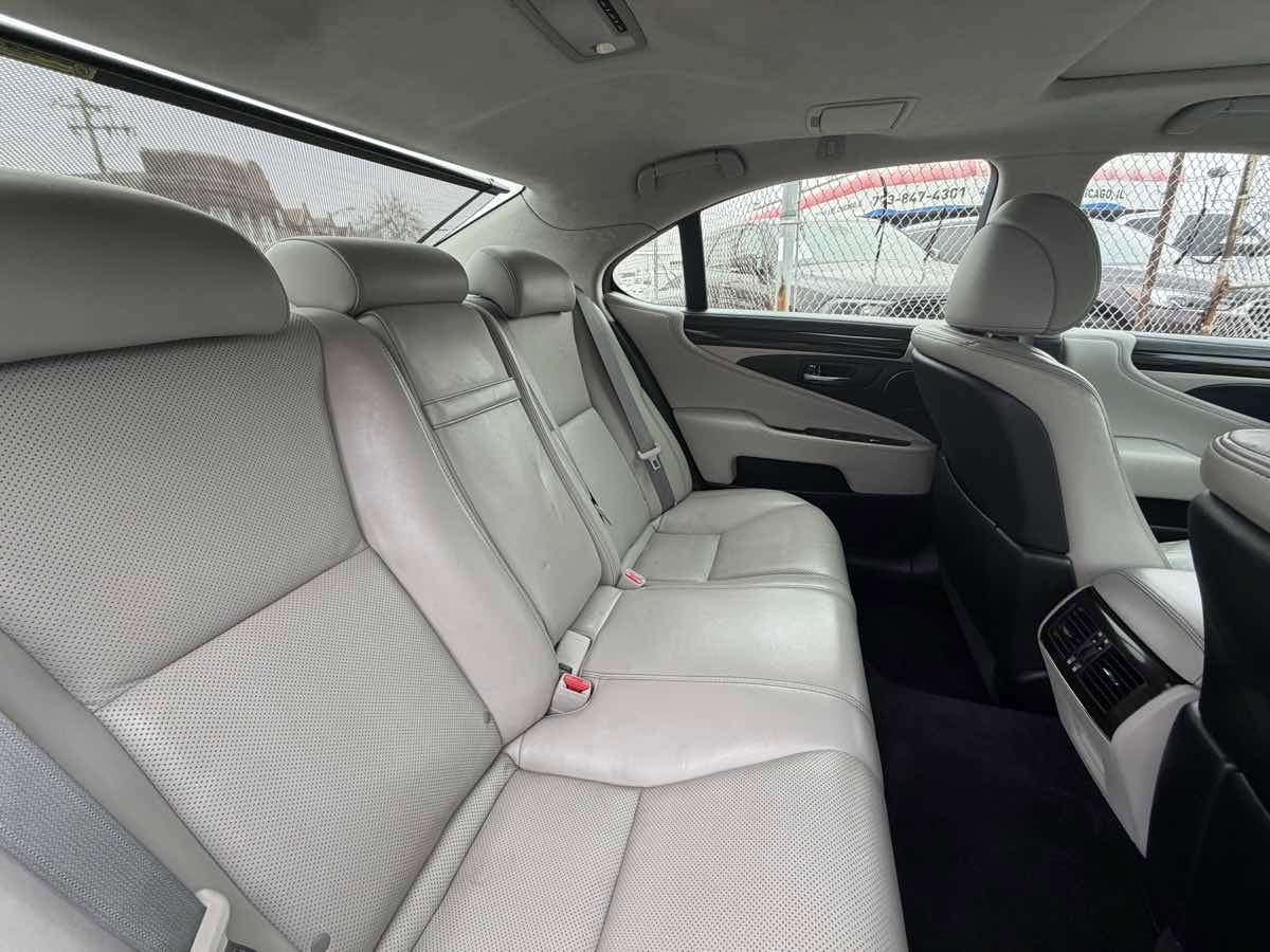 Used 2016 Lexus LS 460 AWD image 25