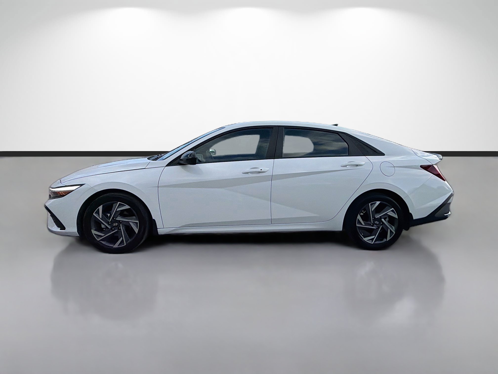 Used 2025 Hyundai Elantra Sport FWD image 6