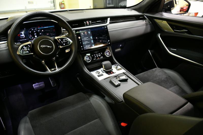 Used 2023 Jaguar F-PACE SVR AWD/4WD image 16