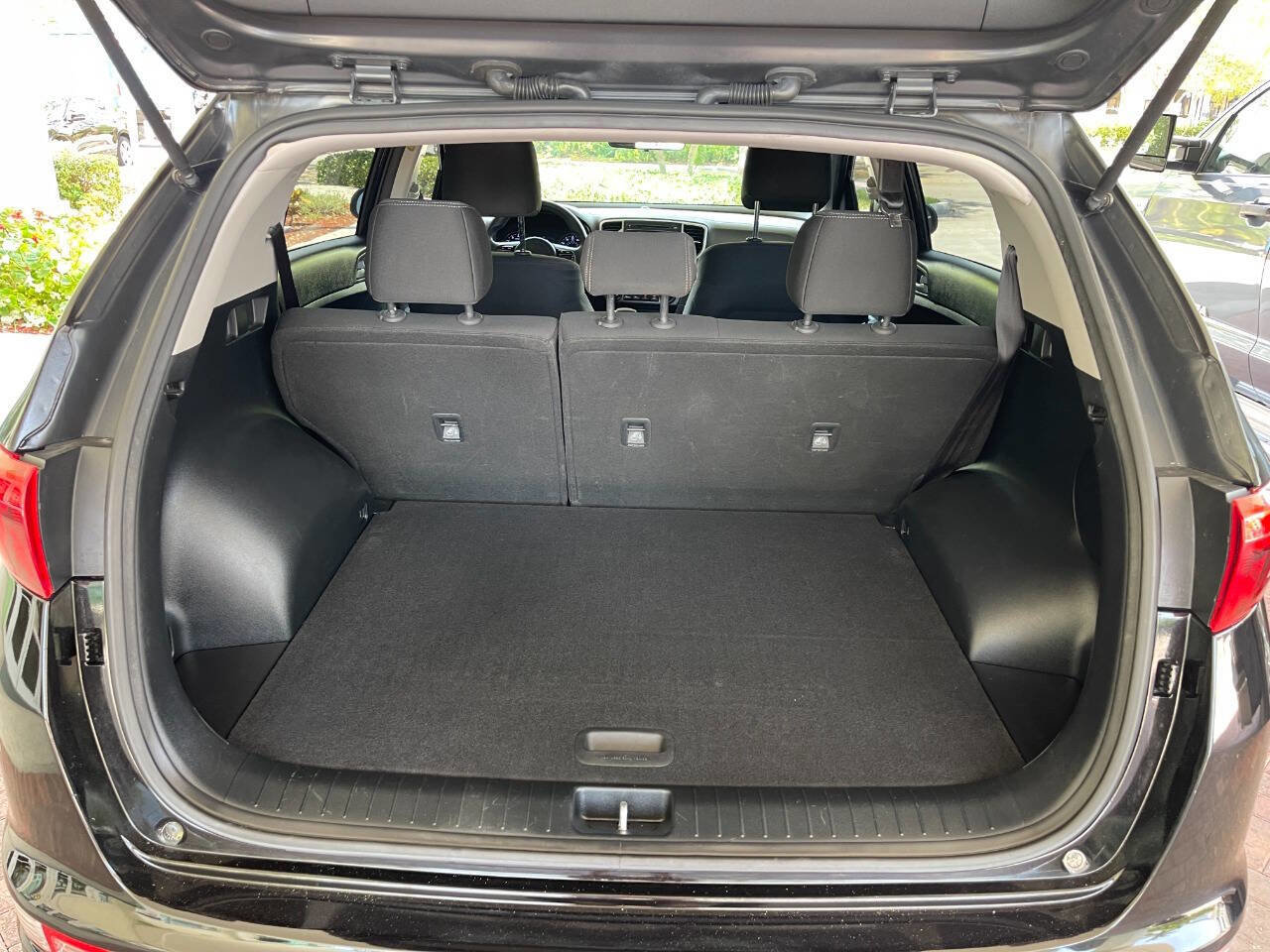 Used 2017 Kia Sportage LX w/ LX Popular Package image 11