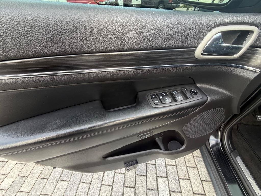 Used 2021 Jeep Grand Cherokee Limited RWD image 12