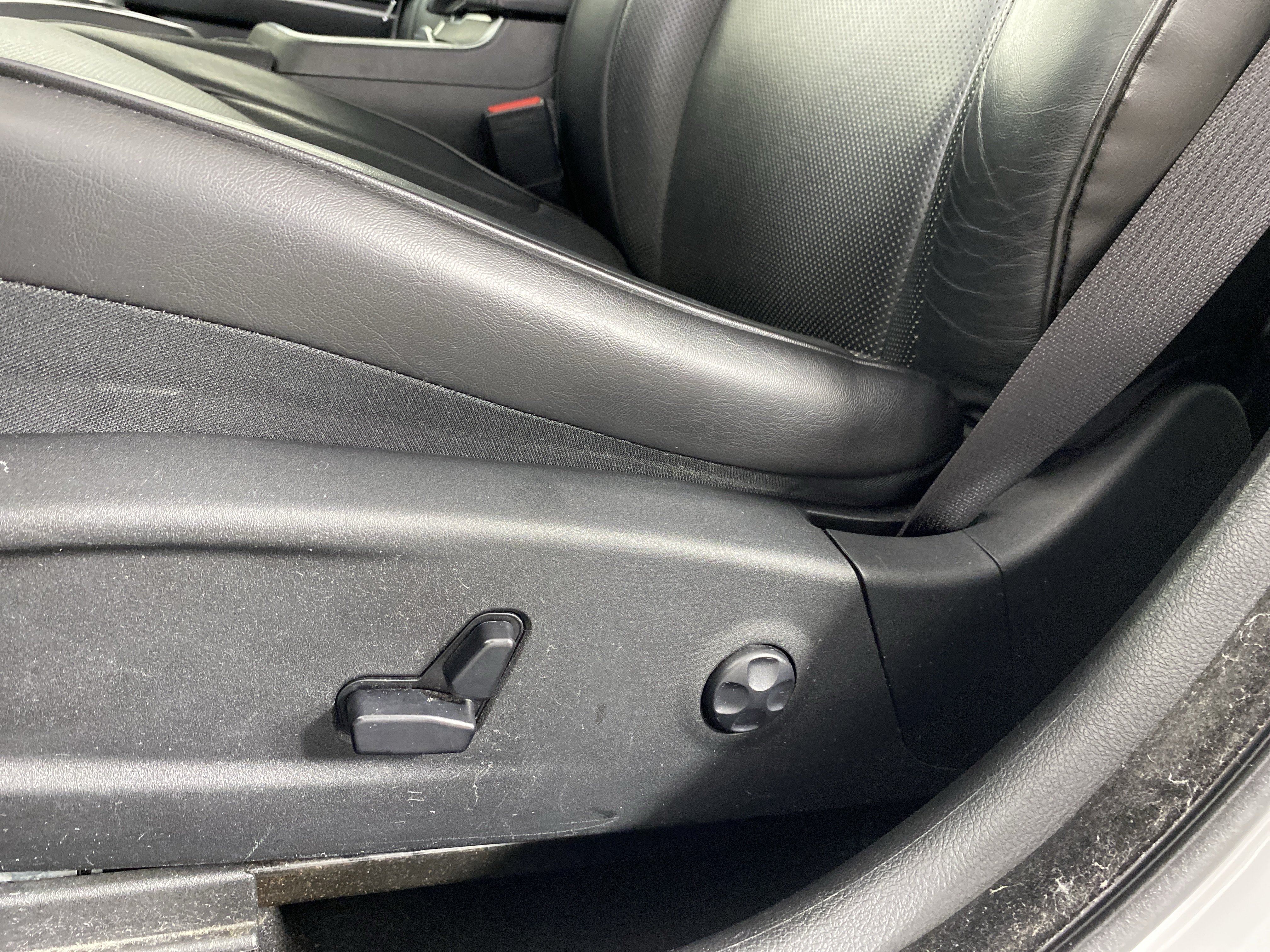 Used 2019 Chrysler 300 Limited RWD image 20