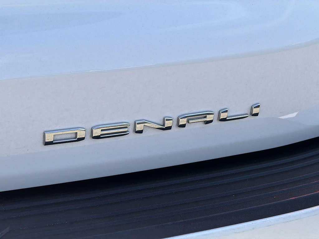 Used 2024 GMC Yukon Denali RWD image 32