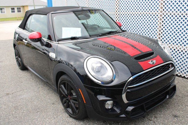 Used 2017 MINI Cooper S image 2