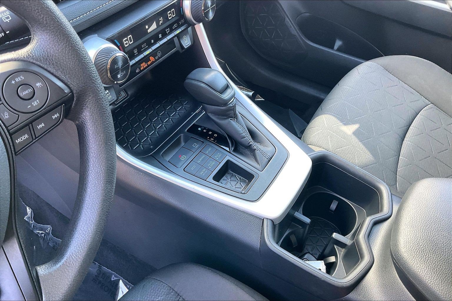 Used 2025 Toyota RAV4 XLE AWD/4WD image 22